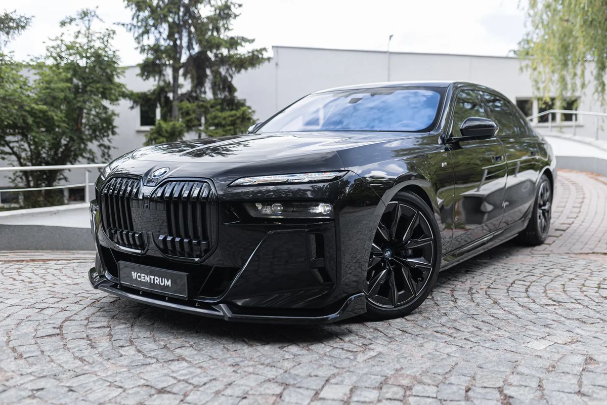 BMW i7