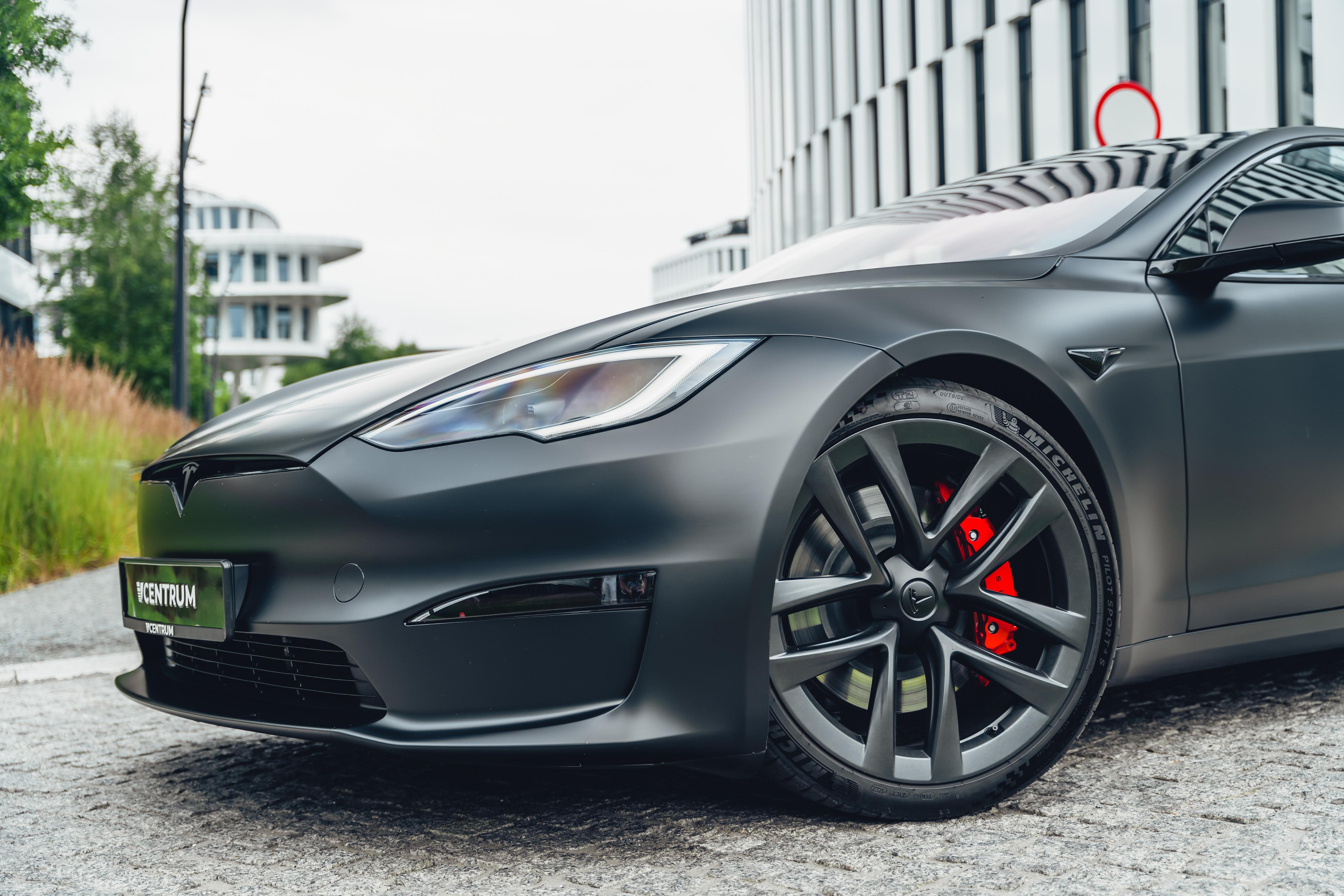 Wynajem Tesla Model S Plaid Warszawa