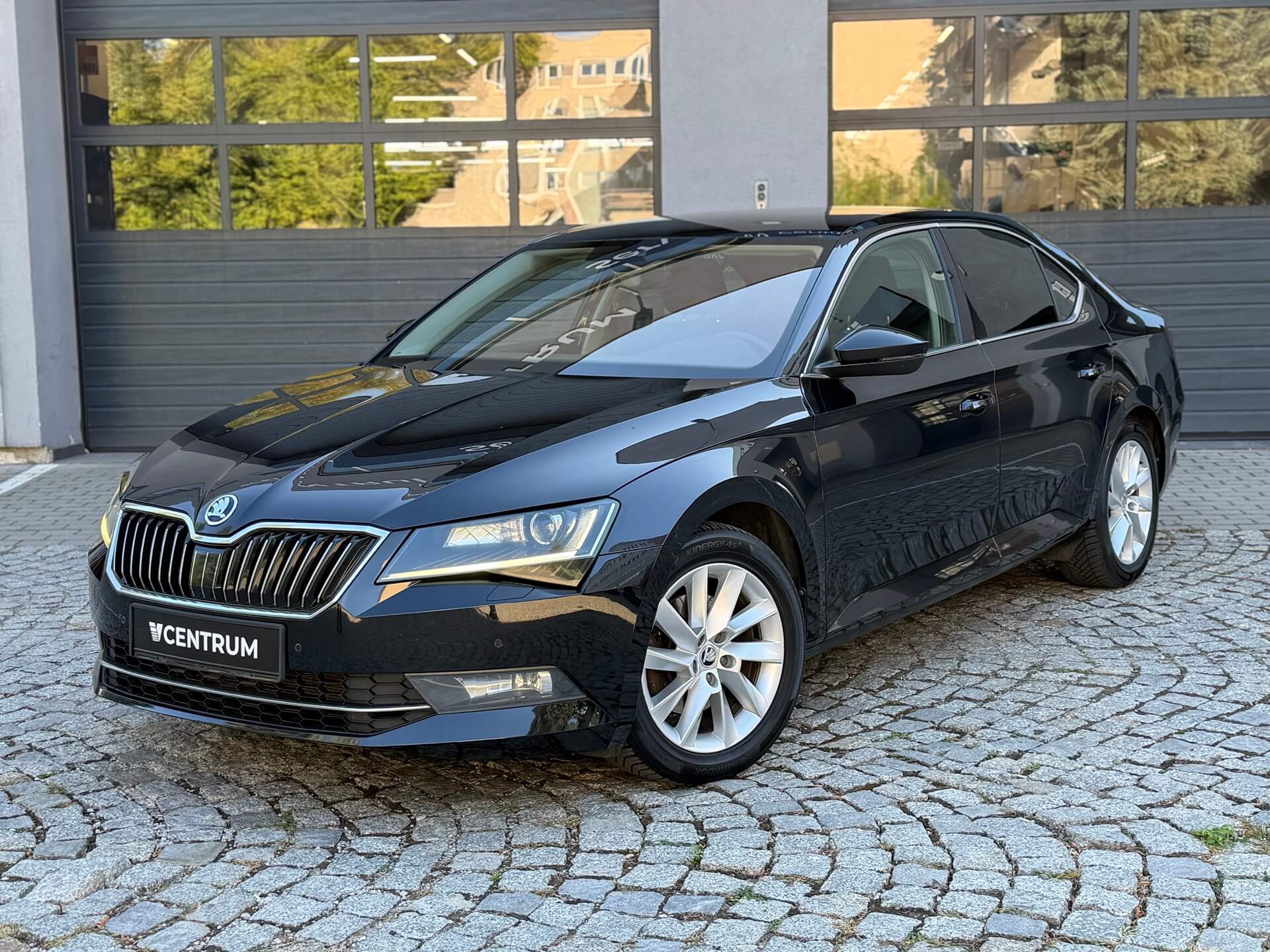 Skoda Superb 2.0 TDI - wynajem Warszawa