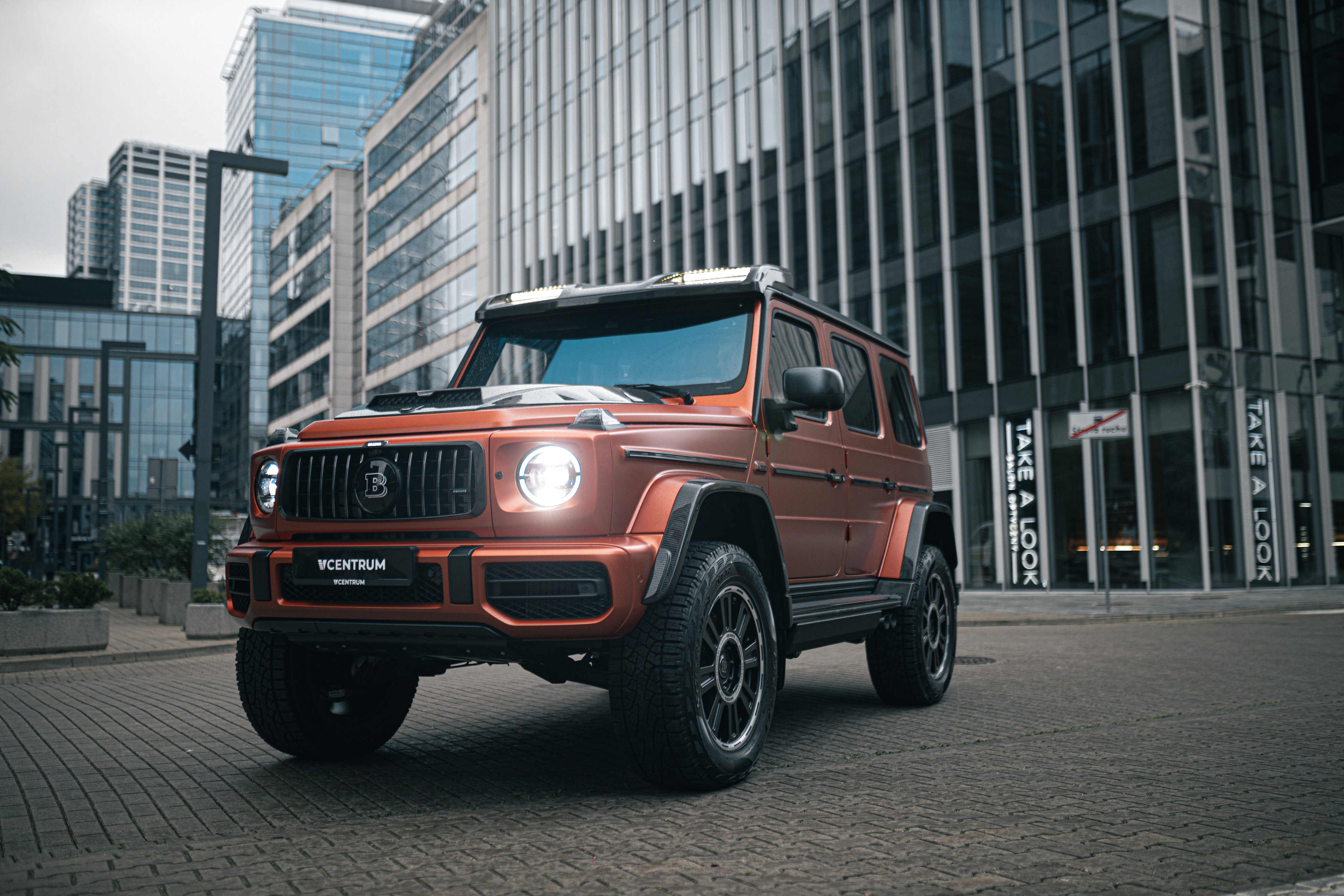Brabus Gklasa Światła dzienne a mijania